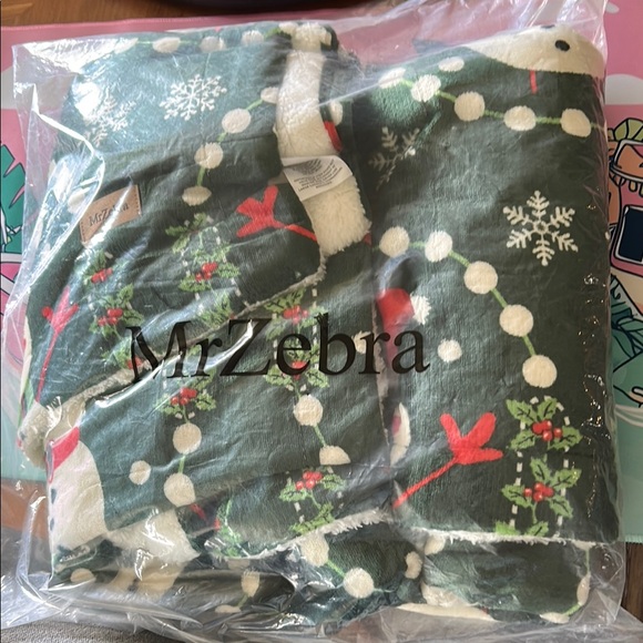 MrZebra Green Holiday Sherpa lined Christmas 🎄 Blanket - Picture 1 of 14